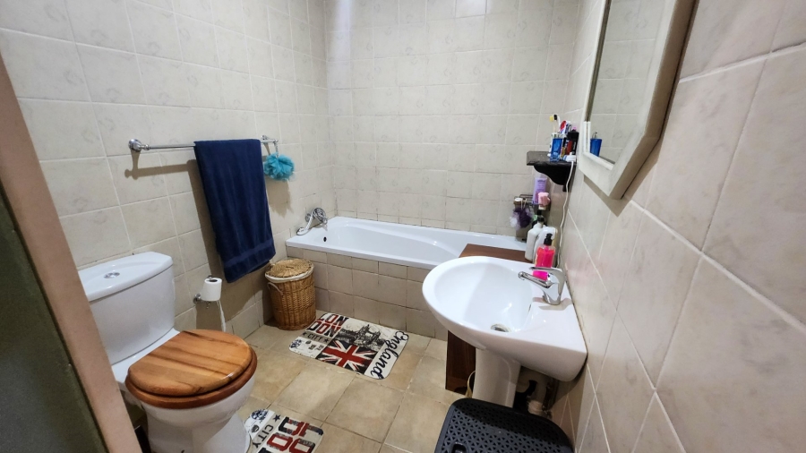 4 Bedroom Property for Sale in Flamwood North West